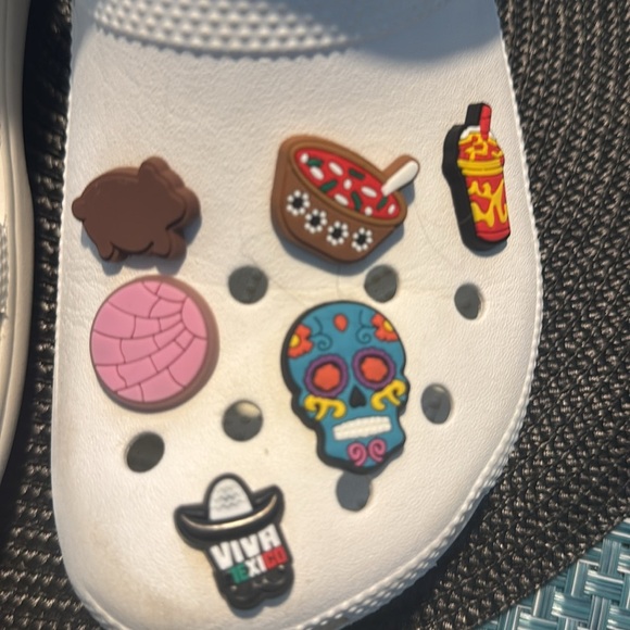 Classic Crocs - Women’s 7, Men’s 5 - Picture 7 of 7